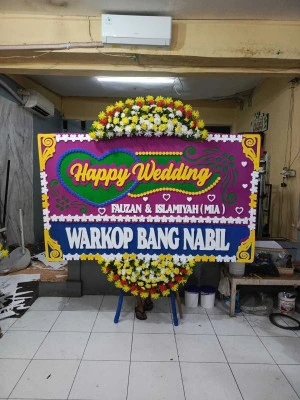 Papan Bunga di Pondok Kacang Timur